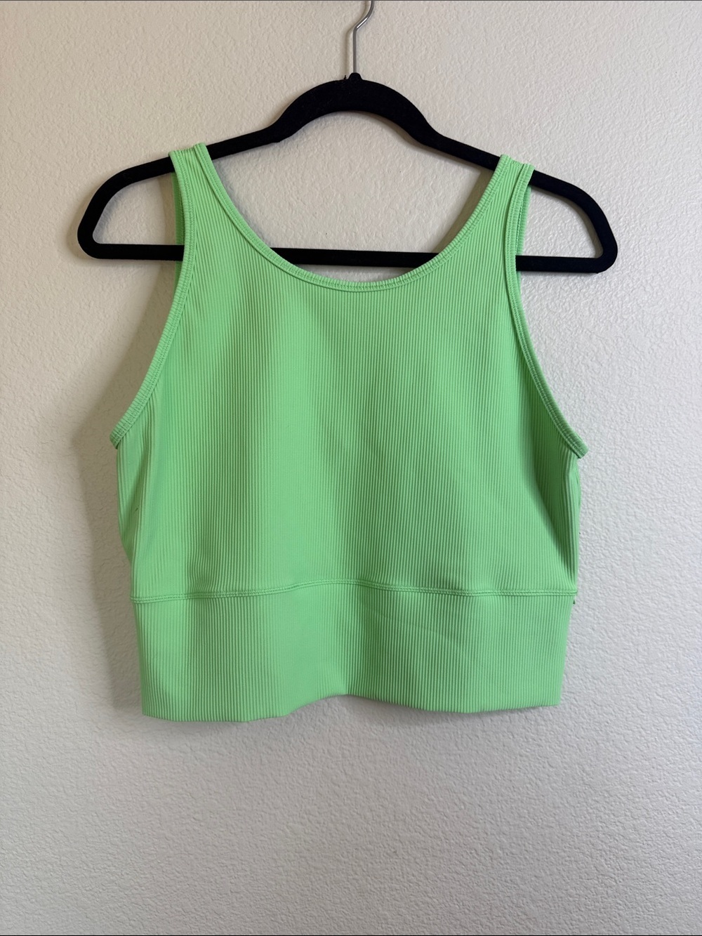 Lululemon Power Pivot crop top women’s lime green